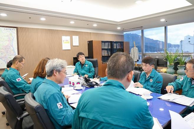 도봉구는 지난 28일 긴급회의를 열고 민원 시스템 작동 여부 등을 철저히 점검하고 대체 방법에 대해 논의했다. 도봉구 제공