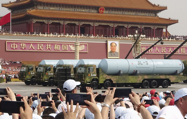 3일 중국 베이징 톈안먼 광장에서 열린 전승절 80주년 기념 대규모 열병식에 잠수함발사탄도미사일(SLBM) 쥐랑(JL-3)이 모습을 드러냈다. 서울신문DB