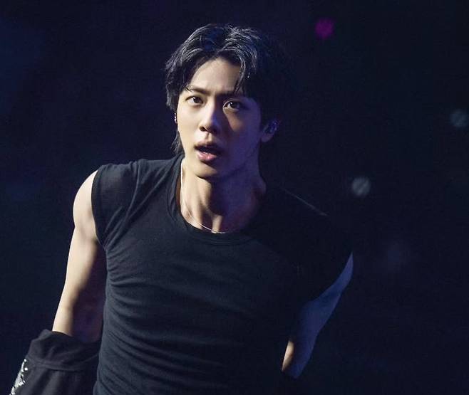 방탄소년단 진 日 교세라돔 콘서트, 역대 K팝 솔로 전 세계 공연 최대 박스스코어..빌보드 新기록