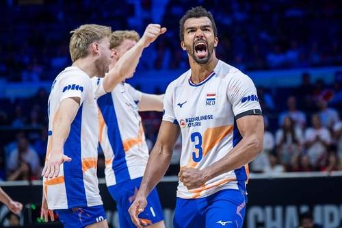 네덜란드 남자배구 대표팀의 주포 아히(맨 오른쪽 3번)  [FIVB 홈피 캡처. 재판매 및 DB 금지]