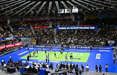 만원 관중을 프로배구 경기 장면  [한국배구연맹 제공. 재판매 및 DB 금지]