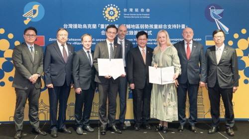 우크라이나를 방문한 린자룽 외교부장(오른쪽에서 4번째) [대만 외교부 캡처. 재판매 및 DB 금지]