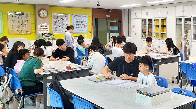 ▲ 서해고등학교 학생들이 온마음 인성교육을 진행하고 있다.&nbsp;/사진제공=서해고등학교