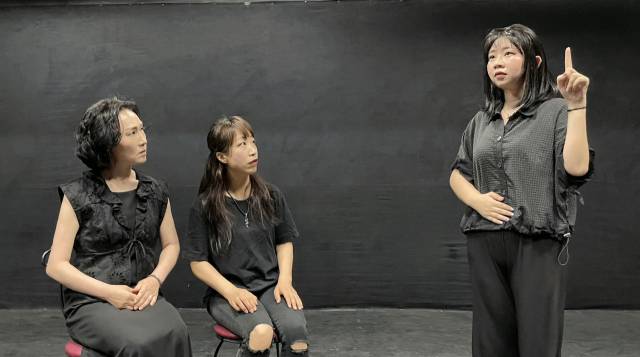 제8회 작강연극제에 참여하는 극단 데일리드라마의 '유산' 연습 장면. 부산연극협회 제공