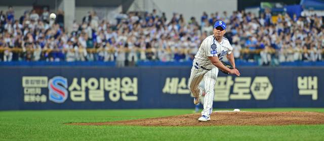 삼성 라이온즈 오승환이 지난 9월30일 홈에서 열린 기아와의 경기, 9회 초 상대 최형우를 맞아 투구를 이어가고 있다. 김진홍 기자