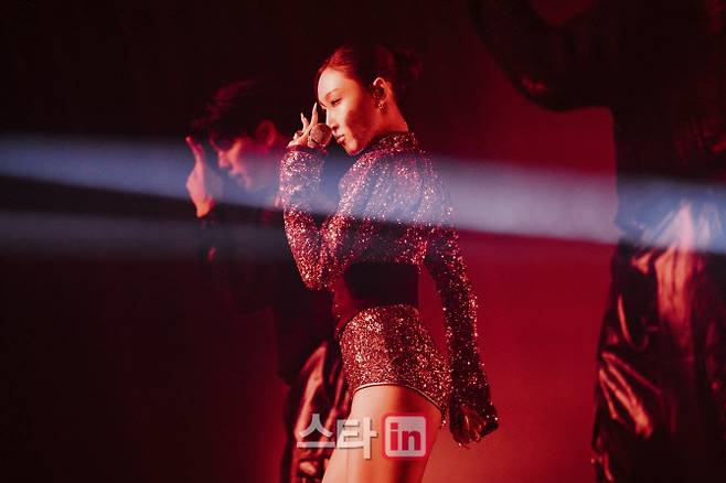 화사 ‘트위츠’ 투어 공연의 한 장면(사진=피네이션)