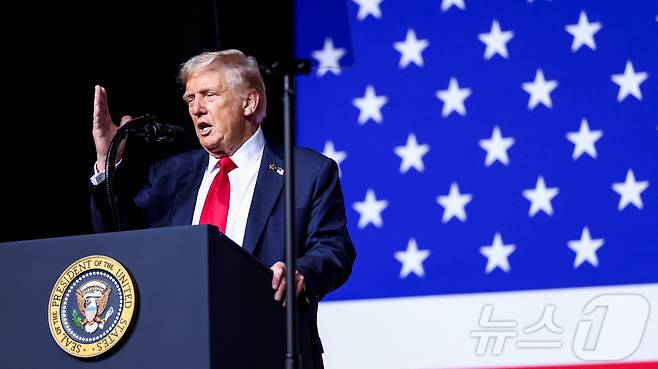 도널드 트럼프 미국 대통령이 30일(현지시간) 버지니아주 콴티코의 미 해병대 기지에서 열린 고위 군 수뇌부 회의에서 연설하고 있다. 2025.09.30. ⓒ 로이터=뉴스1 ⓒ News1 윤다정 기자