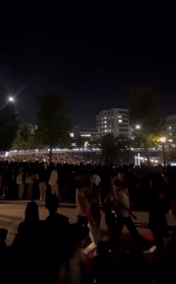 경희대 축제 아티스트 무대에 몰린 인파. | X(@liy_ma****) 캡처