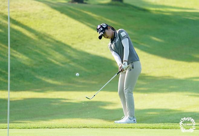 장수연 동부건설 한국토지신탁 챔피언십 1번홀 어프로치샷