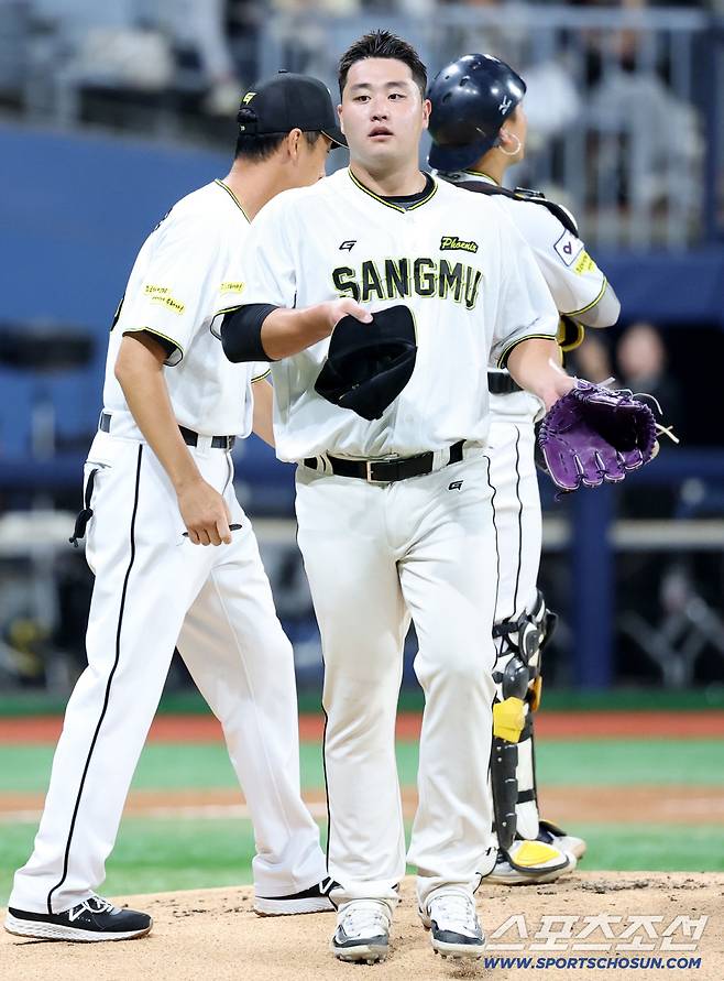 1일 고척스카이돔에서 열린 2025 KBO 퓨처스리그 챔피언결정전 상무와 KT의 경기, 2회초 상무 선발투수 진승현이 마운드를 내려가고 있다. 고척=허상욱 기자wook@sportschosun.com/2025.10.01/