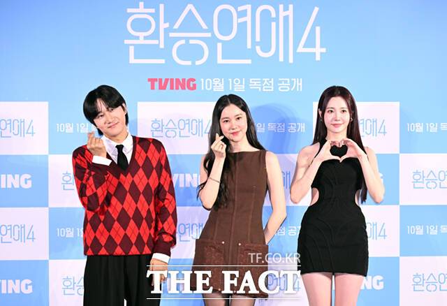 이용진 김예원 유라(왼쪽부터)가 MC를 맡은 '환승연애4'는 다양한 이유로 이별한 커플들이 한 집에 모여 지나간 연애를 되짚고 새로운 인연을 마주하며 자신만의 사랑을 찾아가는 연애 리얼리티 프로그램이다. /이새롬 기자