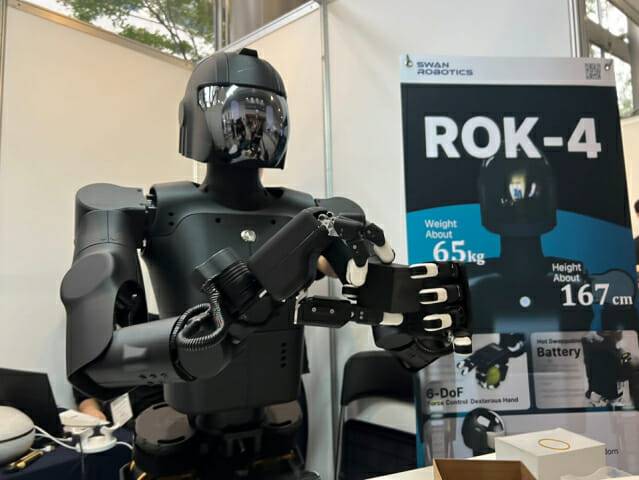 국민대학교 기계공학부 조백규 교수 연구실이 공개한 국산 휴머노이드 로봇 'ROK-4' (사진=지디넷코리아 신영빈 기자)