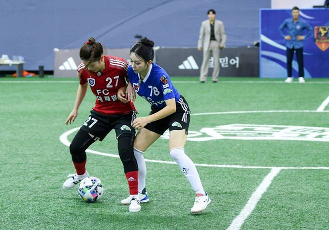 ‘골때리는 그녀들’ 국대패밀리 vs 불나비 (골때녀)