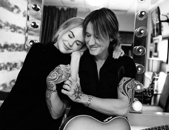 니콜 키드먼이 지난 6월 결혼기념일을 맞아 공개한 키스 어번과의 사진. /인스타그램