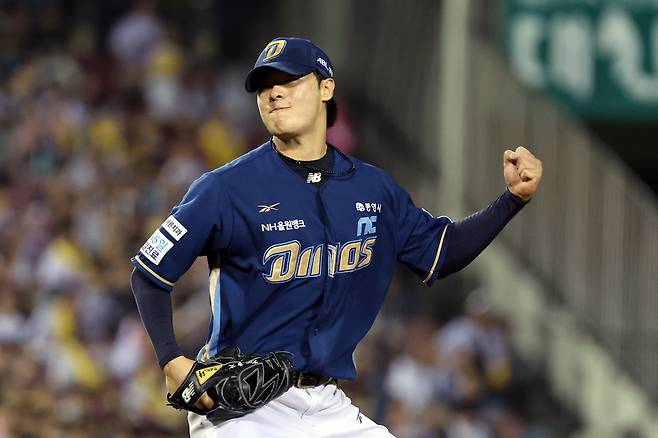 1일 잠실에서 열린 프로야구 NC와 LG의 경기 4회말 2사 주자없는 상황에서 NC 김영규가 문보경을 삼진 아웃 잡은 후 기뻐하고 있다. /뉴스1