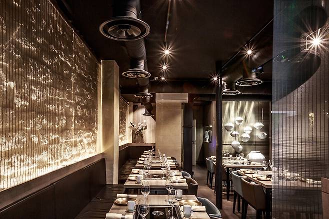 빛의 투과와 굴절 효과를 이용한 파리 순그릴 레스토랑.(건축가 임우진) 필자 제공