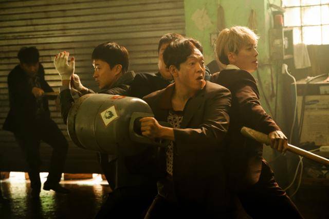 영화 '보스'에서 조직의 2인자이자 절친한 동료로 등장하는 정경호(오른쪽부터) 박지환 조우진. 하이브미디어코프 제공