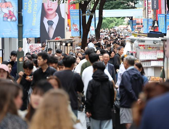 관광객들로 북적이는 서울 명동 거리. / 사진=연합뉴스