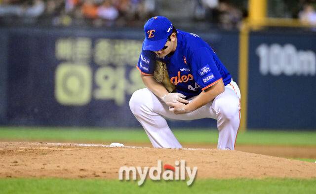 2025년 8월 8일 오후 서울 잠실구장에서 열린 '2025 신한 SOL뱅크 KBO 리그' 한화 이글스와 LG 트윈스의 경기. 한화 김서현이 9회말 2사 2루서 구원등판하고 있다./마이데일리