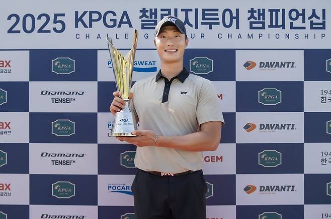[서울=뉴시스]김용태, KPGA 챌린지투어 최종전 우승. (사진=KPGA 투어 제공)