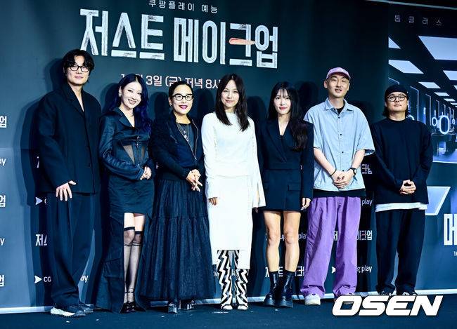 [OSEN=지형준 기자] 1일 오후 서울 광진구 자양동 풀만 앰버서더 서울 이스트폴에서 쿠팡플레이 예능 '저스트 메이크업' 제작발표회가 열렸다.'저스트 메이크업'은 대한민국을 넘어 세계적으로 K-뷰티를 대표하는 메이크업 아티스트들이 자신만의 색깔로 치열하게 맞붙는 초대형 메이크업 서바이벌으로 오는 10월 3일 첫 방송된다.이진수, 이사배, 정샘물, 이효리, 서옥, 심우진 PD, 박성환 PD가 포토타임을 하고 있다. 2025.10.01 /jpnews@osen.co.kr