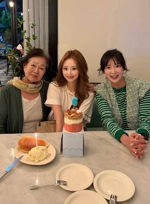 세 모녀가 모여 아름다운 3대 비주얼을 자랑했다. 이상아 SNS 캡처