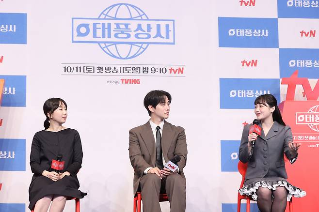 (왼쪽부터) 이나정 감독, 이준호, 김민하. 연합뉴스