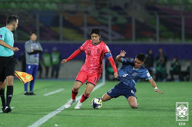 1일 칠레 발파라이소의 에스타디오 엘리아스 피게로아 브란데르에서 열리고 있는 2025 국제축구연맹(FIFA) 20세 이하(U-20) 월드컵 조별리그 B조 2차전 한국과 파라과이 경기 모습. /사진=대한축구협회 제공