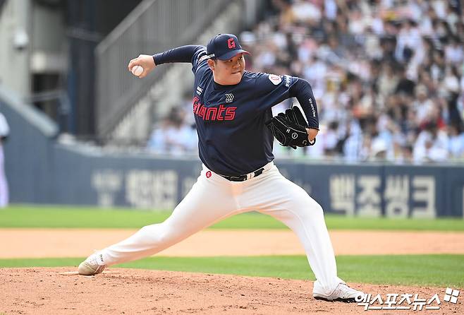 2025시즌에도 부활에 실패한 롯데 자이언츠 한현희. 사진 엑스포츠뉴스 DB