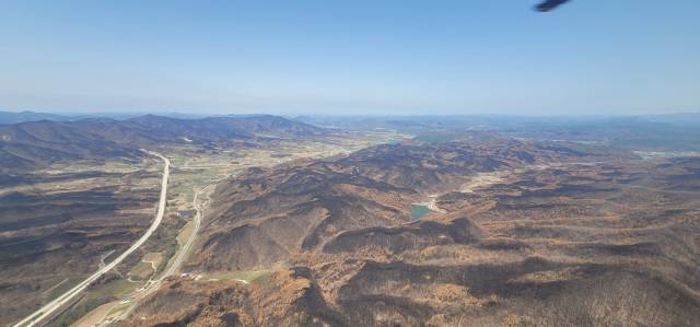 지난 3월 산불로 잿더미로 변한 지품면 일대. 영덕군 제공