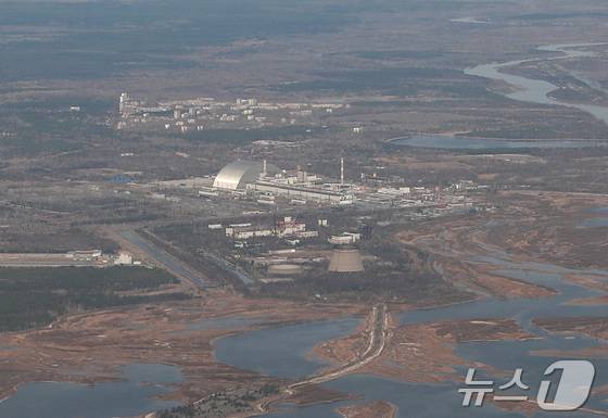 2021년 4월 우크라이나 체르노빌 원자력 발전소의 4호기 원자로를 덮고 있는 신형 안전 격납 시설(NSC). 2021.4.3 ⓒ 로이터=뉴스1