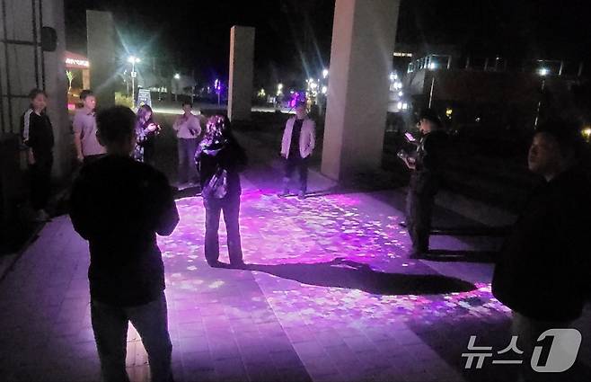 '2025 평창 에코 라이트'가 오는 3~12일 오후 6시~8시 30분 강원 평창군 평창읍 노람들 에코랜드에서 열리는 가운데, 평창관광문화재단이 개최 하루 전인 2일 오후 7시 현장 '프레스 데이'를 통해 현장 주요 시설을 공개했다. 2025.10.2/뉴스1 신관호 기자