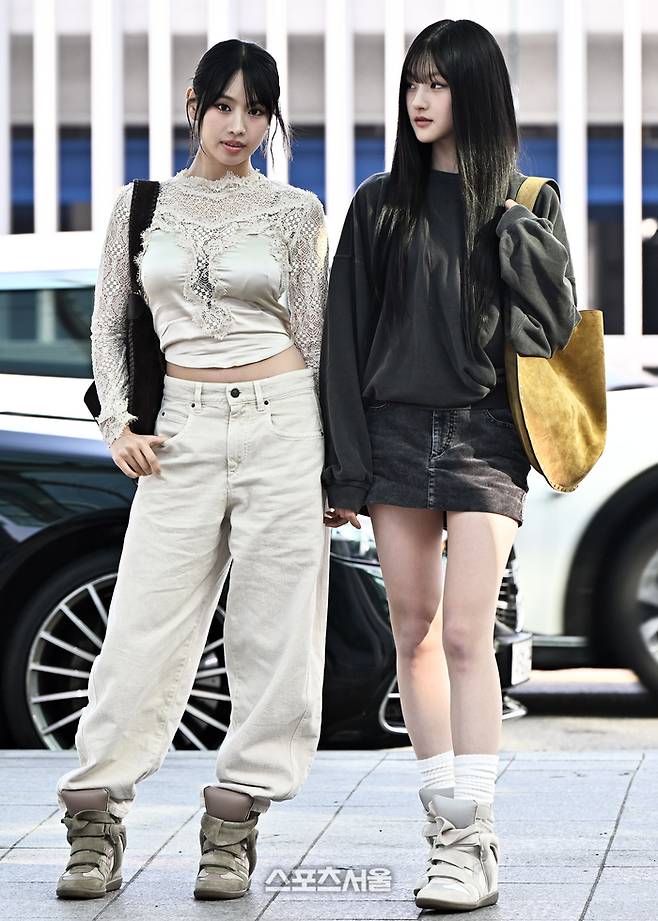 키스오브라이프(KISS OF LIFE)의 나띠와 하늘(오른쪽). 이주상기자 rainbow@sportsseoul.com