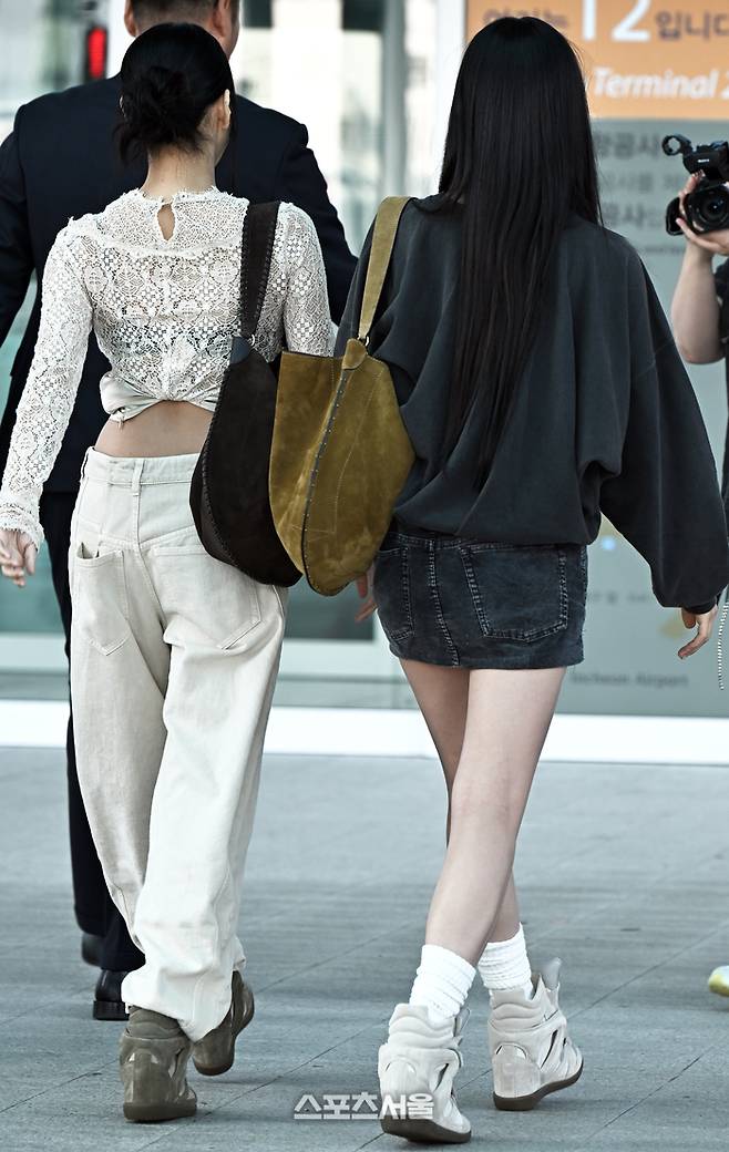 키스오브라이프(KISS OF LIFE)의 나띠와 하늘(오른쪽). 이주상기자 rainbow@sportsseoul.com