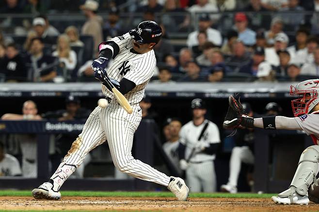 양키스 오스틴 웰스가 6회말 안타를 터뜨리고 있다. AFP연합뉴스