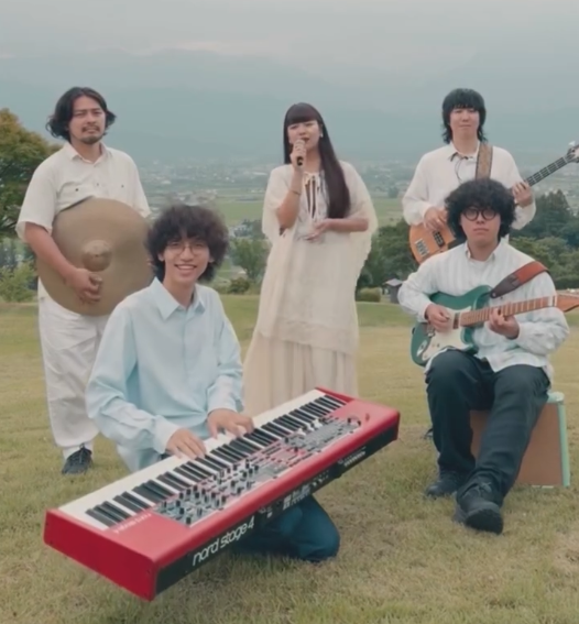 2023년 결성한 일본의 5인조 인디 밴드 '슈퍼등산부'. 슈퍼등반부 인스타그램
