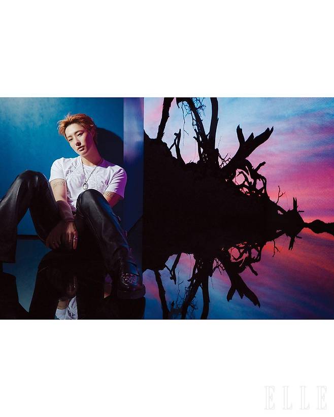 향수를 뿌리는 순간 한층 강렬해진 뉴칼레도니아 샌들 우드 노트가 묵직하고 그윽한 향취를 전하고, 시간이 지날수록 신비로운 레더와 레진 노트 등이 피부를 감싸안으며 선명한 대비와 생동감을 불어넣는 블루 드 샤넬 렉스클루시프. 우즈라는 이름에 담긴 ‘뿌리는 무겁게, 가지는 가볍게’라는 본인의 신조와도 절묘히 오버랩되는 향이다.