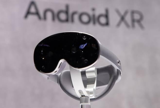 지난 1월 삼성전자 '갤럭시 언팩 2025'에 '갤럭시XR'이 전시돼 있다. 삼성전자 제공