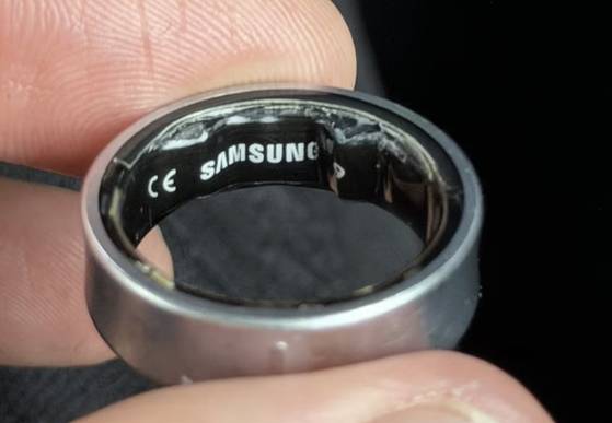 테크 유튜버 다니엘 로타르가 자신의 소셜미디어 계정을 통해 공개한 갤럭시 링. 엑스 캡처