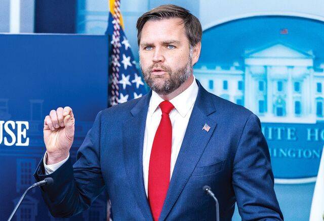 J D 밴스 미국 부통령이 1일(현지시간) 백악관 대변인 브리핑에 참석해 연방정부 셧다운과 관련한 취재진의 질문에 답하고 있다. EPA연합뉴스