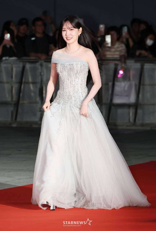 배우 박은빈이 18일 오후 인천광역시 중구 파라다이스시티 크로마에서 진행된 제4회 청룡시리즈어워즈 레드카펫 & 포토월 행사에 참석해 포즈를 취하고 있다. /2025.07.18 /사진=이동훈 photoguy@