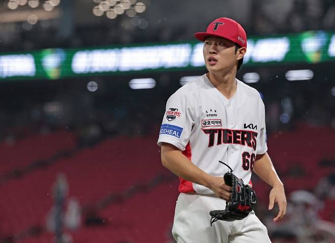 KIA 타이거즈 투수 이도현이 2일 광주 SSG 랜더스전에서 역투하고 있다. /사진=KIA 타이거즈 제공