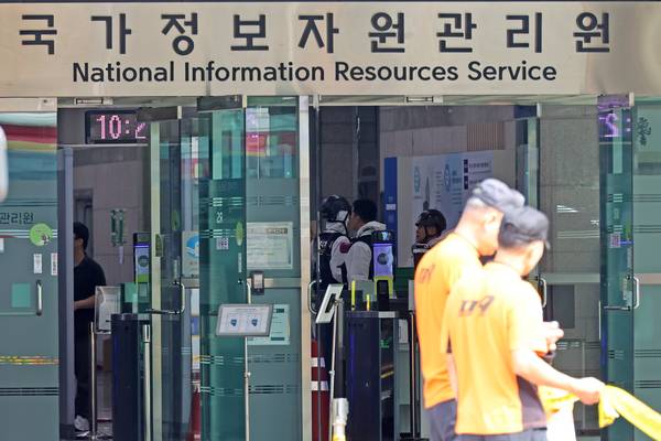 지난 29일 오전 대전 유성구 국가정보자원관리원(국정자원) 화재 현장에서 경찰과 소방 관계자 등의 화재 정밀 감식이 진행되고 있다. 2025.9.29 /연합뉴스