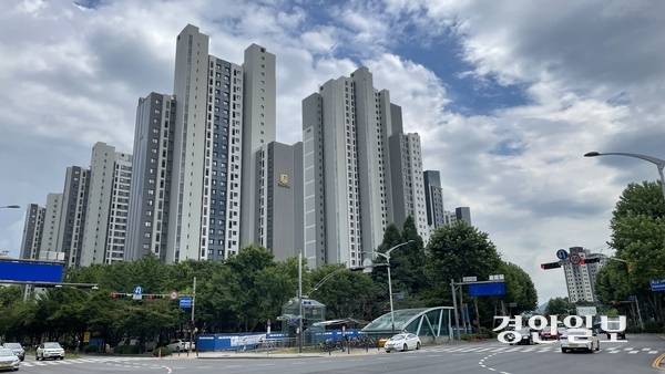 과천 원문동에 소재한 ‘과천위버필드’ 아파트. /경인일보DB