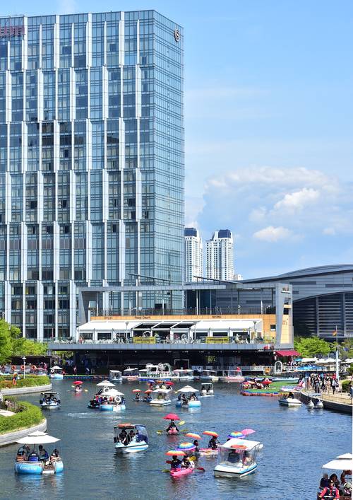 인천의 대표 명소로 자리잡은 송도센트럴파크. /경인일보DB