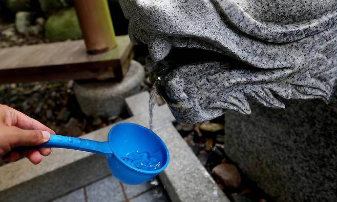 ▲ 인천 옹진군 자월면 대이작도 삼신할미 약수터. 예로부터 병을 치유하고 소원을 빌던 신령한 약수로 알려졌다. /인천일보