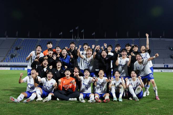 WK리그 정규리그 우승을 차지한 화천KSPO 여자축구단. 사진=WK리그