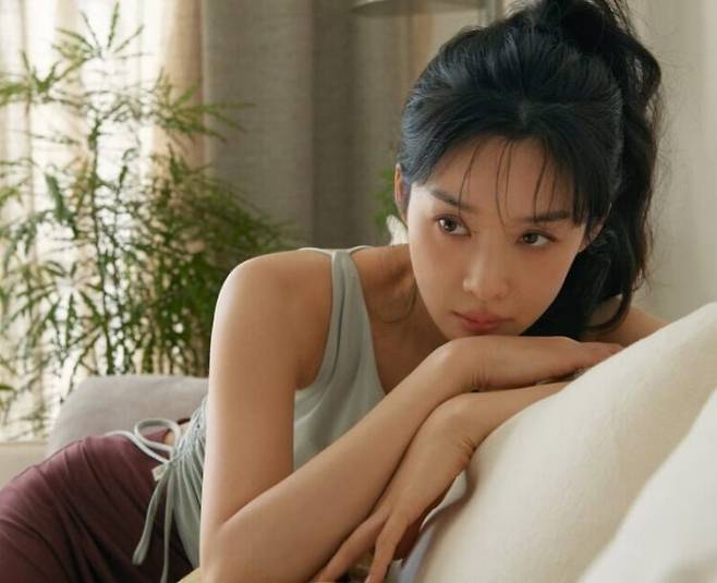 이청아처럼 야식으로 샐러드를 먹으면 건강과 다이어트 두 마리 토끼를 잡을 수 있다. 사진=이청아 인스타그램