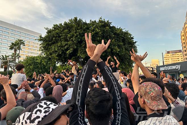 2일(현지시간) 모로코 카사블랑카 도심에서 시위대가 교육과 의료 정책 개선을 요구하며 시위를 벌이고 있다. 2025.10.02. ⓒ 로이터=뉴스1 ⓒ News1 윤다정 기자