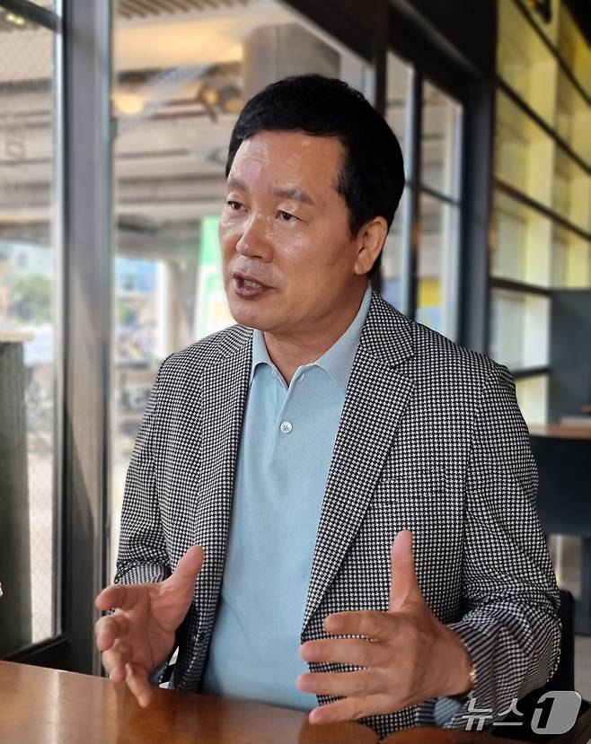 홍순헌 전 해운대구청장이 뉴스1과 인터뷰를 하고 있다.(2025.10.1/뉴스1 ⓒ News1 임순택 기자)